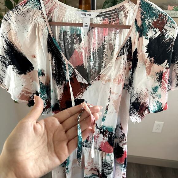 Nine West Abstract Print Tiered Mini Dress Flutter Sleeve M Artsy Boho Festival - Picture 4 of 7